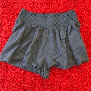 American Eagle highwaist flowy short